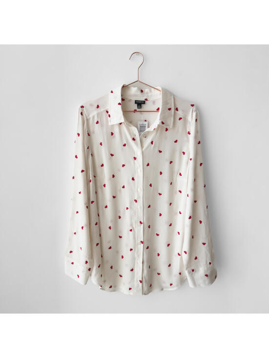 torrid Tops - NWT Torrid White Crinkle Gauze Button-Down Shirt Red Heart Embroidery Size 1X